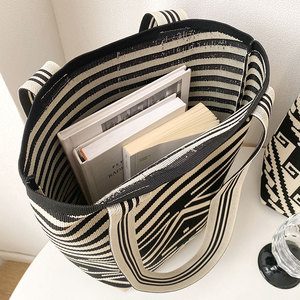 Túi du lịch đeo vai nữ công suất lớn Tote thông thường hai tay cầm đa năng thiết kế dệt kim hình học ba chiều mở - Product Image 5