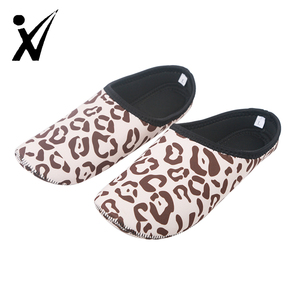 10% descuento Popular hombres mujeres calcetines de neopreno Unisex <span class=keywords><strong>Playa</strong></span> nadar Surf descalzo secado rápido Aqua Slip-on deportes acuáticos zapatos - Product Image 1