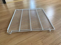 Étagère à rouleaux en acier simple face personnalisée pour congélateur Affichage moderne Bouteille d'alimentation par gravité pour boire du lait, de la bière à usage intensif
