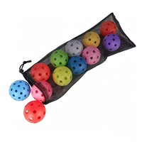 Ballons de pickleball en plastique TPE colorés à 40 trous, personnalisables avec logo OEM/ODM, lot de 12, avec sac en filet pour entraînement en intérieur - Durables et de haute qualité
