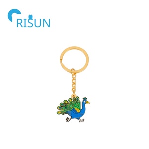 Porte-clés oiseau paon en métal émaillé multicolore Porte-clés paon élégant avec queue à charnière Porte-clés paon personnalisé - Product Image 6