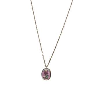 Collier pendentif tendance en acier inoxydable 316L plaqué or PVD, design ovale tulipe durable et résistant - Product Image 1