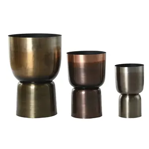 Juego de 3 Macetas de Metal 40x40x62 con Patina Dorada - Product Image 1