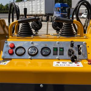 Minipala cingolata diesel da 1 tonnellata con cingoli in gomma, sistema idraulico e attacco rapido per accessori - Product Image 6