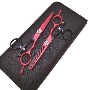 กรรไกรตัดผมมืออาชีพ รุ่น KG ขนาด 62 มม. ผลิตจากเหล็กกล้าไร้สนิม 440C สำหรับคนถนัดขวา อุปกรณ์เสริมสวย ด้ามจับสีแดงดำ - Product Image 1