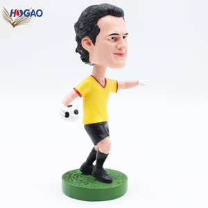 Figurines en résine innovantes de Chine, vente en gros, décoration intérieure, Ronaldinho, figurine de football personnalisée pour voiture, bureau, tableau de bord - Product Image 6