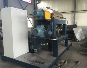 En vente Petite centrifugeuse à décanteur triphasé en continu avec bol pour la récolte d'algues et la production de repas de sang - Product Image 4