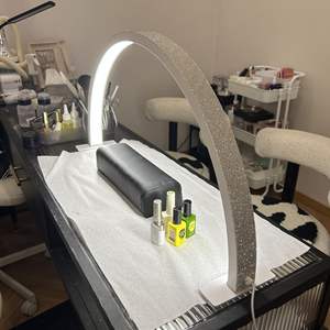 โคมไฟตั้งโต๊ะทำเล็บอันตราครึ่งดวงขนาด750มม. อุปกรณ์ความงามสำหรับร้านเสริมสวยดีไซน์ใหม่จดสิทธิบัตร - Product Image 2