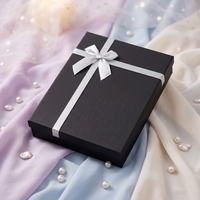 Boîte cadeau noire vide sur mesure pour robe, design Ciel et Terre avec nœud papillon, gaufrage et revêtement UV