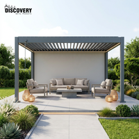Pergola en aluminium imperméable au design moderne, structure d'ombrage motorisée pour l'extérieur avec lames orientables et capteur de pluie pour terrasse