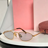 Lunettes de soleil de haute qualité, monture carrée légère, colorées, tendance, avec verres dégradés, monture en métal doré, UV400, pour femmes et hommes