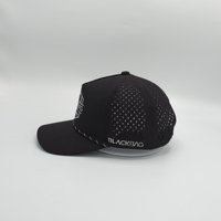 Casquette de baseball imperméable OEM à 5 panneaux avec trous découpés au laser et logo personnalisé