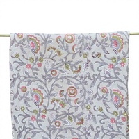 Tela de Algodón Premium para Vestidos con Estampado Artesanal, en Color Marfil Suave, Decorada con Delicadas Flores Rosadas