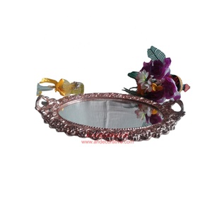 Plateau de luxe en aluminium de forme ronde fait à la main et décoré de miroir avec poignées servant pour les fleurs - Product Image 3