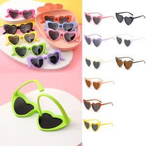 Vente en gros UV400 Garçons Filles en forme de cœur Rose Fashion Love Custom Designer Bébé Lunettes Coeur Lunettes de soleil pour enfants - Product Image 2