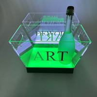Seau à glace carré en acrylique transparent avec logo doré personnalisé, rechargeable, lumineux, pour champagne et vin, avec poignée, idéal pour les boîtes de nuit