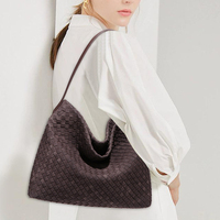 Nouveau Sac Bandoulière Croisé en Daim Tressé à la Main, Design Automnal Élégant et Tendance, Doublure en Polyester, Fermoirs de Luxe