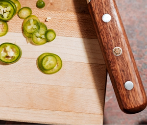 Planche à découper en bois d'érable épaisse avec poignées latérales - Product Image 4