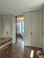 Armoire Modulaire Personnalisable de Luxe en Cuir Écologique Grande Capacité pour Chambre à Coucher
