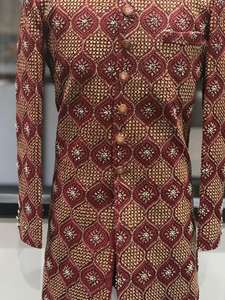 Sherwani Largo de Lujo y Excelente Calidad, Traje Indo Occidental de 2 Piezas para Novio, Disponible para la Venta - Product Image 2