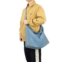 Sac fourre-tout en jean clouté style punk euro-américain avec fermeture éclair, rivets, finition délavée et vieillie, grande capacité, en polyester durable