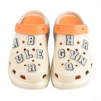 Breloques de chaussures unisexe en gros avec lettres et chiffres pour sabots à trous, mots, initiales, nom, âge, en caoutchouc PVC