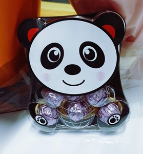 Ensemble cadeau de chocolats de luxe en forme de panda dans une boîte en acrylique - Product Image 2
