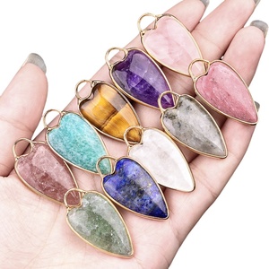 Colgante de piedra <span class=keywords><strong>Natural</strong></span> de cristal transparente en forma de corazón largo chapado en oro Borde de <span class=keywords><strong>Metal</strong></span> curación piedra <span class=keywords><strong>Natural</strong></span> encantos de moda - Product Image 6