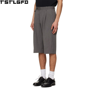 Shorts formels gris en laine brute coupée, taille mi-haute, plissés, sur mesure, épais, avec ourlet vieilli, style Bermuda, vente en gros - Product Image 2