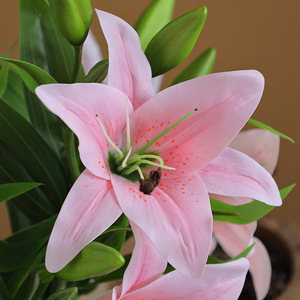 Lirio Artificial Ruilisi de 38 cm, Blanco, PVC Suave, Decoración para Bodas y Hogar, Mini Flor de Tallo Único con Capullos - Product Image 4