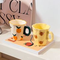 Hotselling nieuwe handgemaakte schattige tulpen fruit keramische koffiemokken met aangepaste logo's, geschikt voor melkthee, keramische mok als cadeau