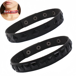 Collier ras du cou gothique punk rock n'roll en cuir clouté Skeleteen Biker, accessoires métalliques, collier de costume plaqué noir - Product Image 3