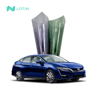Film solaire multifonctionnel pour vitres de voiture avec un haut niveau de protection solaire - Product Image 1