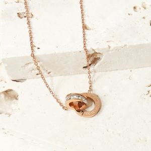 Nouveau collier créatif tendance en acier titane imperméable avec diamant, collier rond à chiffres romains, bijoux pour femmes - Product Image 3