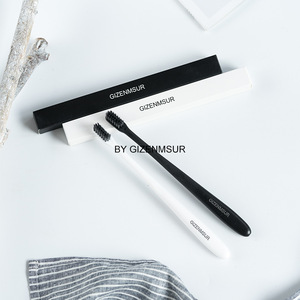 Cepillo de dientes de viaje Gizenmsur, cerdas suaves, negro y blanco, portátil, desechable, para uso de parejas adultas - Product Image 2