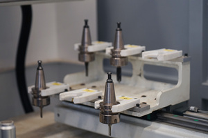 Máquina Perforadora CNC de Seis Lados para Puertas de Madera de Melamina, con Cambio Automático de Herramienta, en Venta - Product Image 4