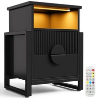 Table de chevet noire à nervures, table de nuit moderne avec station de charge et LED RVB, 2 tiroirs, rangement pour chambre à coucher, salon