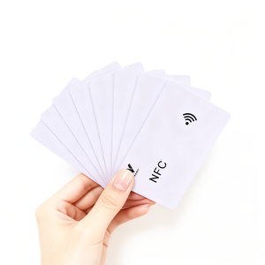 Carte à puce NFC215 en plastique blanc CR80, imprimable, PVC avec puce, étanche, carte d'accès RFID pour hôtel - Product Image 1