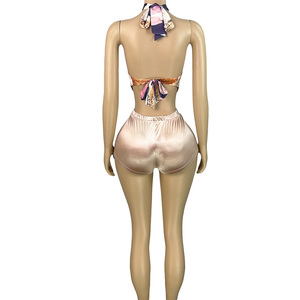 Completo da donna in raso 2 pezzi per discoteca, top stampato con allacciatura a halter e shorts a vita alta, completo estivo due pezzi <span class=keywords><strong>sexy</strong></span> da club per donna - Product Image 4