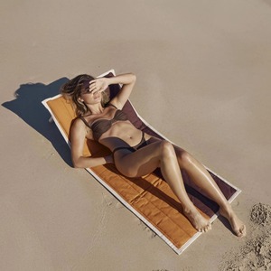 Colchoneta de Playa Plegable Portátil Personalizada, Silla de Playa con Respaldo Ajustable Multiposición y Bolsillo con Cierre - Product Image 1
