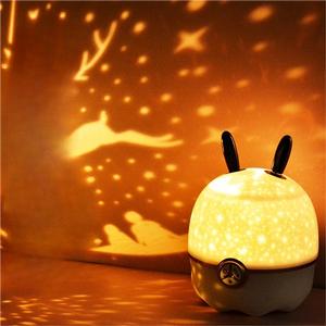 Proiettore Moderno Cielo Stellato con LED, Carillon Coniglietto, Luce Blu USB Ricaricabile, Set Regalo per Camera dei Bambini - Product Image 1