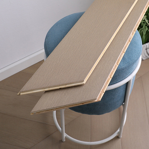 Parquet en bois véritable multicouche AS2047, finition lisse et confortable, grade ABCD, 20 mm, frêne blanc, système clic, motif chevron, pour entrepôt et placard - Product Image 2