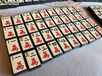 Jeu de tuiles de mahjong américaines vintage multicolores émaillées et gravées pour soirée de jeu en famille et cadeau de collection