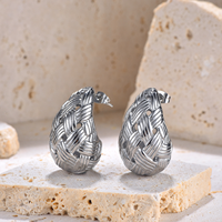Nouveau modèle d'accessoires d'oreille creux - Boucles d'oreilles pendantes en acier inoxydable à motif quadrillé, combinaison de couleurs or et argent, bijoux