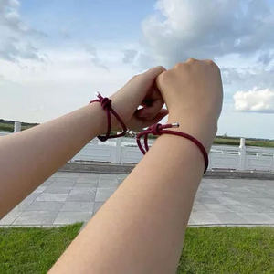 クリエイティブハンドメイド<span class=keywords><strong>2pcs</strong></span>カップルマグネットお互いを引き付ける調節可能なブレスレットチャームカップル磁気ブレスレットジュエリーギフト用 - Product Image 2