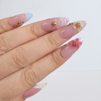 Faux Ongles à Presser Personnalisés en Gros, Prêts à l'emploi, Motif Fleur 3D Étoile de Mer, Amande, Perles Dorées, Rose Gelée