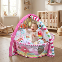 Tapis d'éveil 5-en-1 rose pour bébé, thème friandises, avec anneau de dentition intégré de qualité alimentaire, centre d'activités et fosse à balles rembourrée lavable