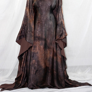 Abaya Islamica Pronta per la Spedizione, Abito Chiuso con Effetto Ombre Acquerello, Stampa Tie-Dye, Abaya Premium per Donne - Product Image 4