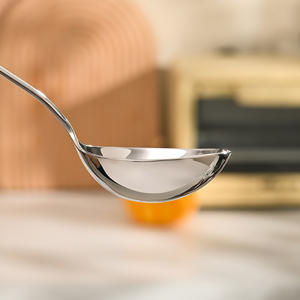 Cucharón para sopa elegante con mango largo, acero inoxidable 304, resistente al calor, para uso doméstico en la cocina, diseño de color sólido - Product Image 5