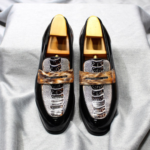 Mocasines para hombre - zapatos clásicos estilo Penny de cuero, con cuero pintado para hombre y diseño transpirable. - Product Image 1